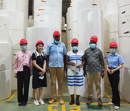 7.customer visiting our factory.jpg